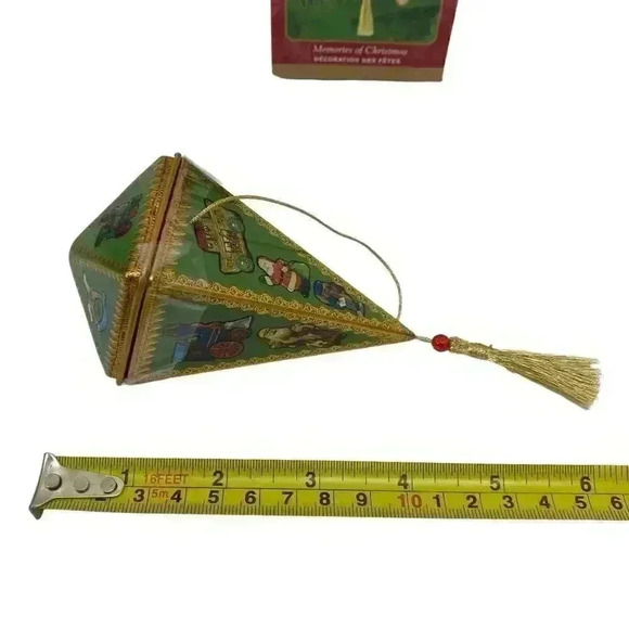 Hallmark Metal Tin With Lid Christmas Ornament Decoration Gift Box Gold Tassel - Picture 2 of 3